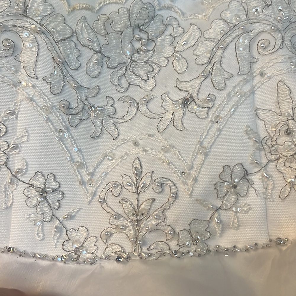 Beautiful white flower girl dress David’s bridal size 3 - Picture 2 of 9